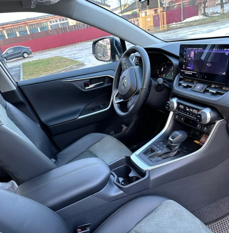 &#1055;&#1077;&#1088;&#1074;&#1099;&#1077; &#1074;&#1087;&#1077;&#1095;&#1072;&#1090;&#1083;&#1077;&#1085;&#1080;&#1103; &#1086;&#1090; Toyota RAV4 &#1082;&#1080;&#1090;&#1072;&#1081;&#1089;&#1082;&#1086;&#1081; &#1089;&#1073;&#1086;&#1088;&#1082;&#1080;