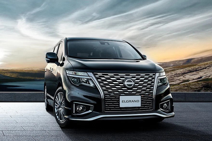 Nissan Elgrand предыдущего поколения