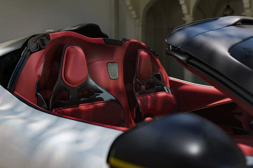 На фото: салон Aston Martin Valhalla Spider