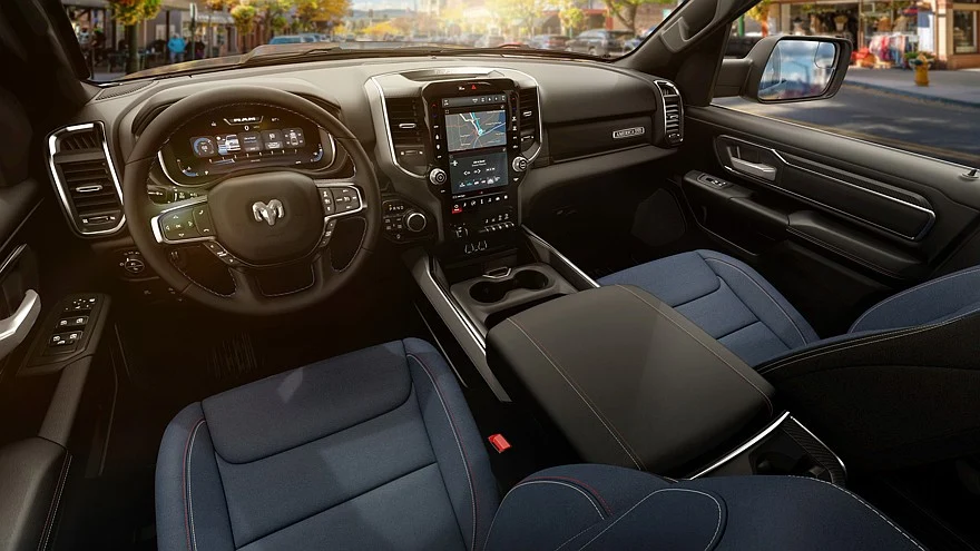 На фото: салон Ram 1500 Big Horn America250