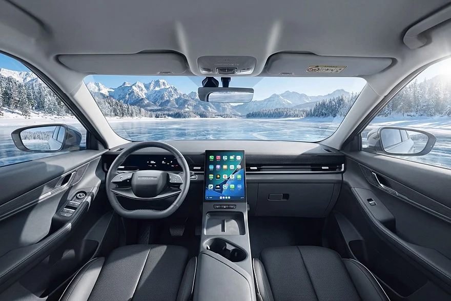 На фото: салон Jaecoo J6 (версии для российского рынка)