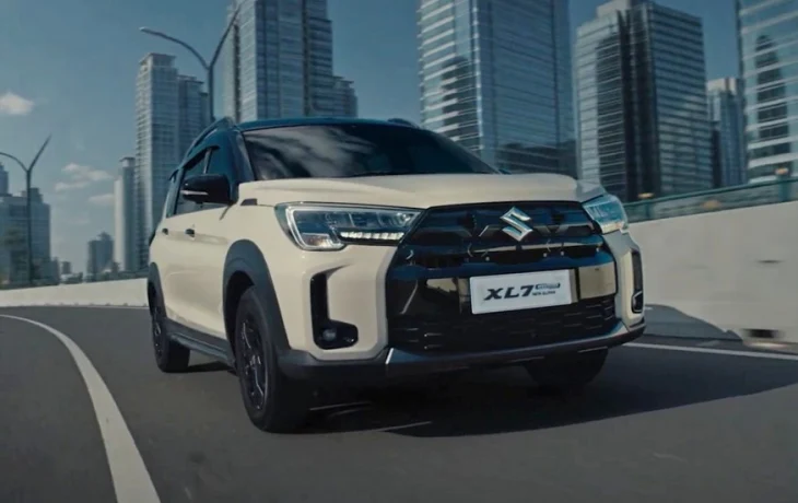 Рестайлинговый кроссвэн Suzuki XL7: более солидный облик и старая техника