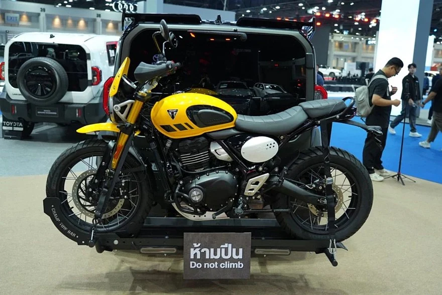 На фото: концепт Toyota Land Cruiser FJ Street Cruiser