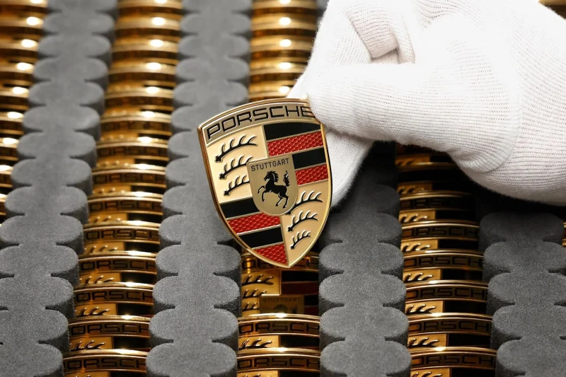 Планы Porsche: сокращение сотрудников, рост цен и новый среднемоторный суперкар