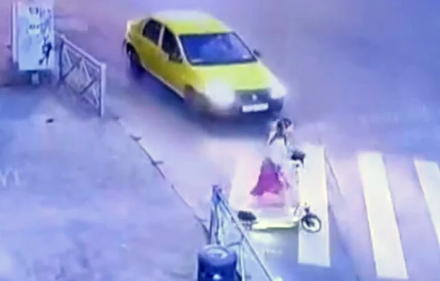  В Калининграде водитель автомобиля сбил девушку с самокатом