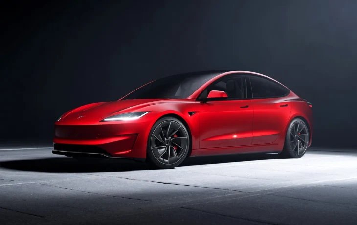 Обновки для Tesla Model 3: больше экран и больше мощности для версии Performance