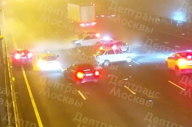  Массовое ДТП на МКАД попало в объектив камеры