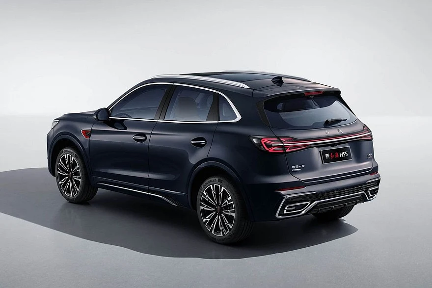 Дореформенный Hongqi HS5. Такой кроссовер сегодня продают в России
