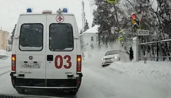  Авария на перекрестке в Озёрске: &laquo;Шевроле&raquo; вылетел с дороги и сбил пешехода