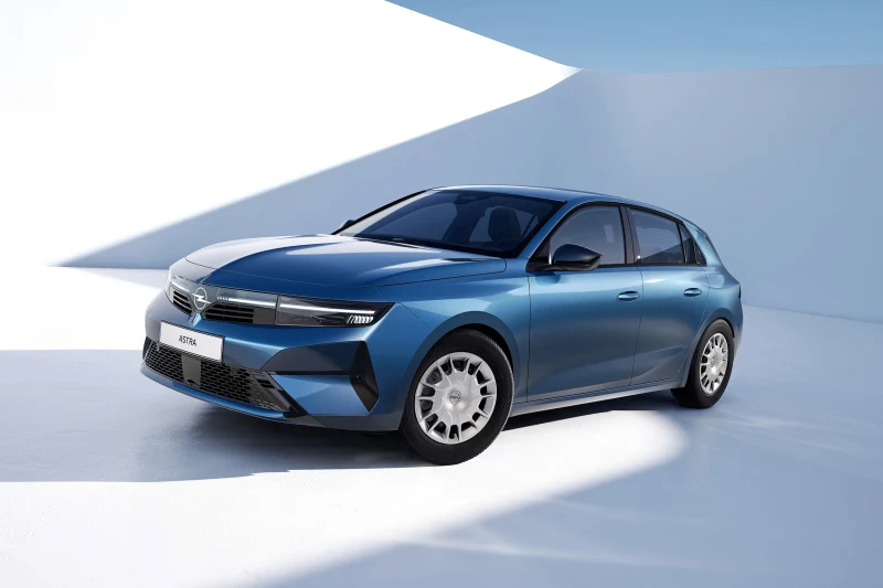 Ближе к народу: у Opel Astra появилась бюджетная версия Start на &laquo;штамповках&raquo;