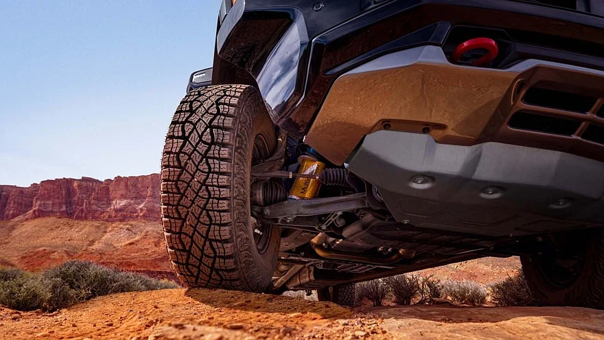 На фото: новый Chevrolet Silverado ZR2
