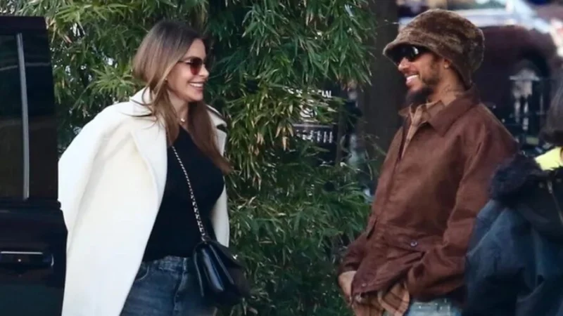 Льюиса Хэмилтона заметили с новой звёздной подругой