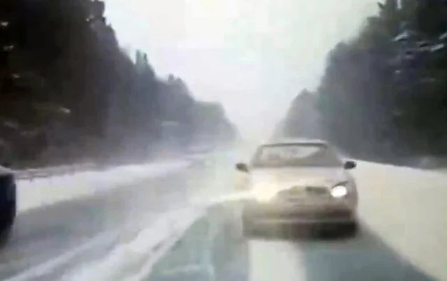  &laquo;Пошел на обгон&raquo;: три автомобиля столкнулись на трассе &laquo;Иртыш&raquo; в Курганской области