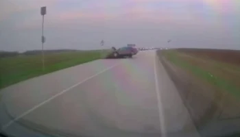  В Ростовской области лихач пошел на обгон через сплошную и спровоцировал серьезное ДТП