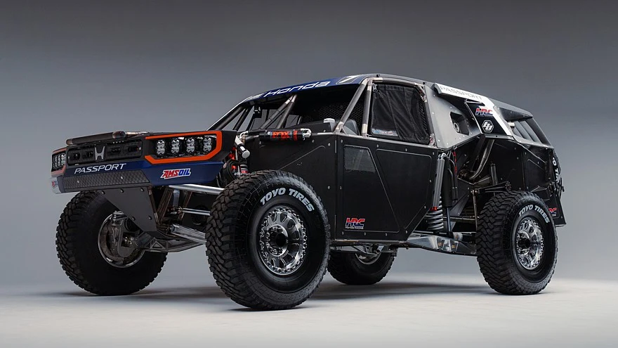 На фото: Honda Passport Baja Spec Trophy Truck
