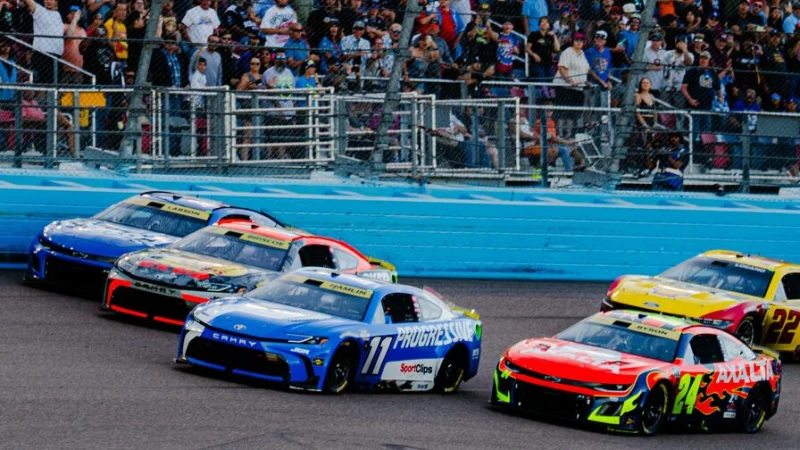 Чемпионом NASCAR Cup Series 2025 года стал гонщик без побед в плей-офф