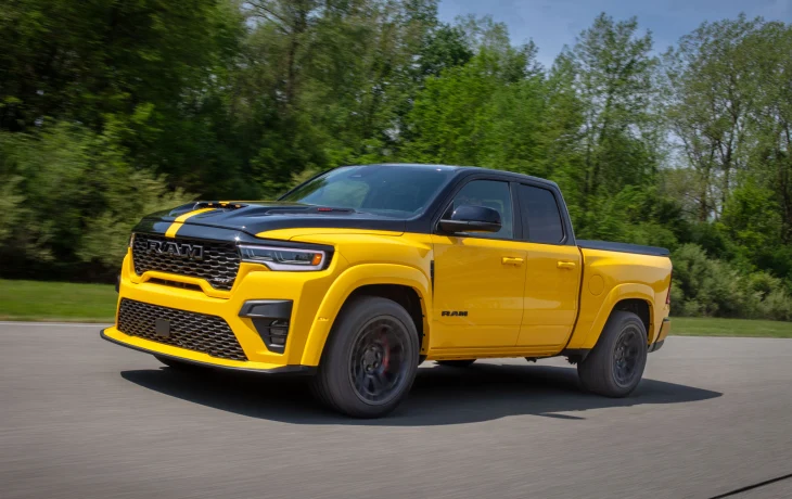 У пикапа Ram 1500 появилось семейство масл-траков Rumble Bee с моторами V8