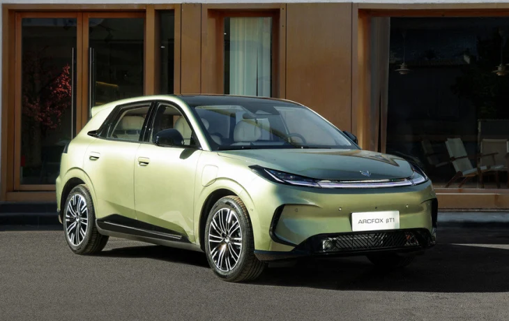 Дешёвый компакт Arcfox T1 от BAIC обновлён менее чем через год после запуска