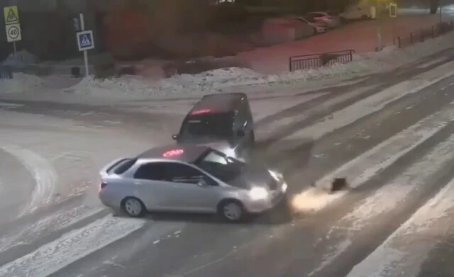  Два водителя умудрились столкнуться на пустой дороге в Улан-Удэ