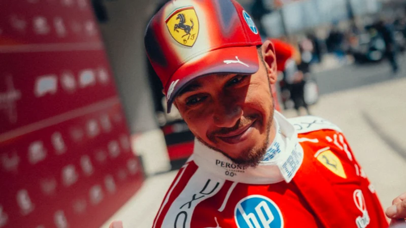 &laquo;Забыли включить свой спец-режим?&raquo; Льюис Хэмилтон подколол Mercedes