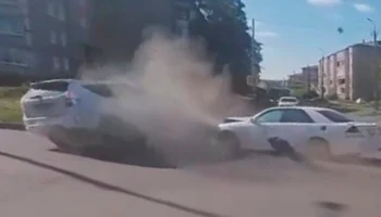  Мотоциклист снял на камеру момент ДТП на перекрестке в Ангарске