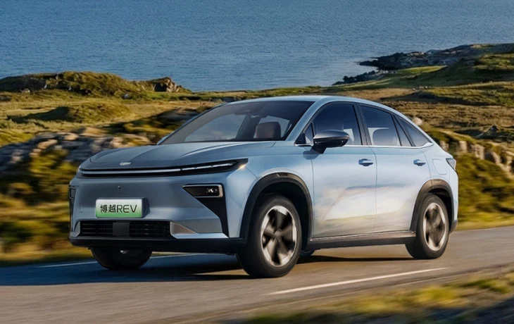 Geely готовится запустить в продажу купеобразный кроссовер Atlas REV