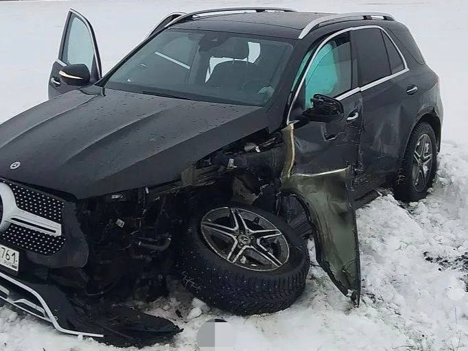 &amp;#171;Не справился с управлением на повороте&amp;#187;: &amp;#171;Лада&amp;#187; и &amp;#171;Мерседес&amp;#187; столкнулись в Ростовской области