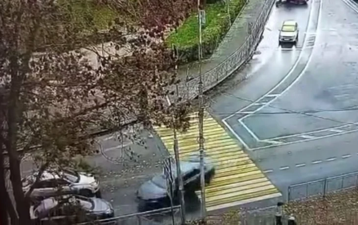  «Выехал на встречку и разбил несколько машин»: камера запечатлела момент массового ДТП в Великом