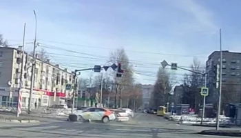  Каршеринговый автомобиль попал в ДТП в Ярославле