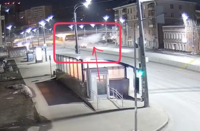  В объектив камеры попал момент крупного ДТП на улице Петербургской в Казани&nbsp;