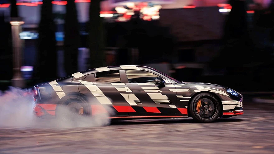 Тизеры нового суперседана Mercedes-AMG