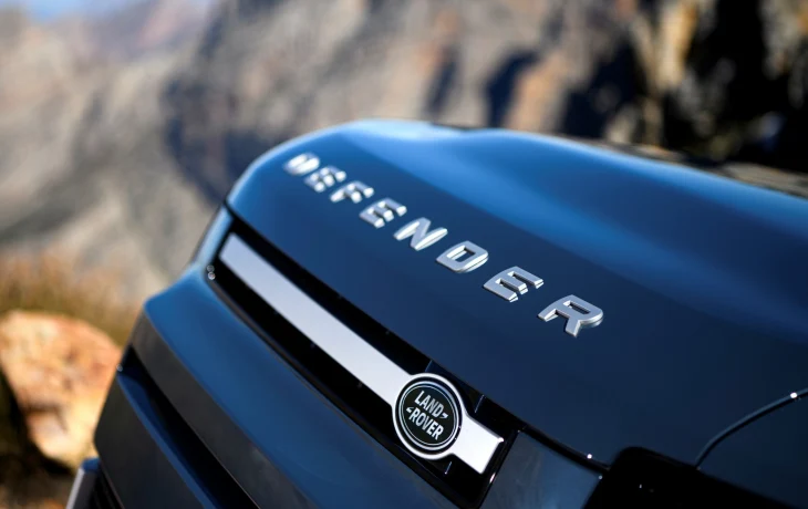 Слухи: первой американской моделью LR Defender будет пикап на платформе Stellantis