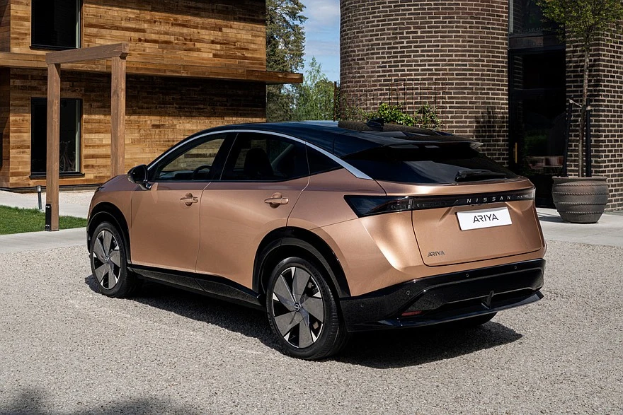 Дореформенный кроссовер Nissan Ariya
