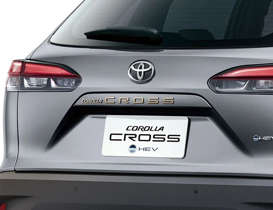 На фото: паркетник Toyota Corolla Cross the 60th