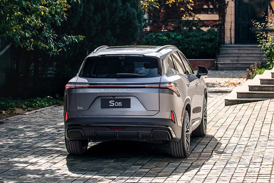 Глобальный Soueast S06