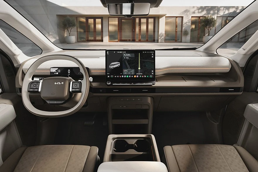 На фото: салон Kia PV7