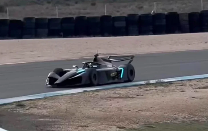 Лукас ди Грасси показал снимок новой футуристичной машины Формулы Е с закрытых тестов