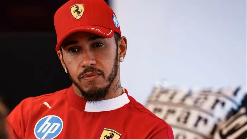 «Ferrari должна сменить гонщика, я бесполезен». Льюис Хэмилтон в полном отчаянии