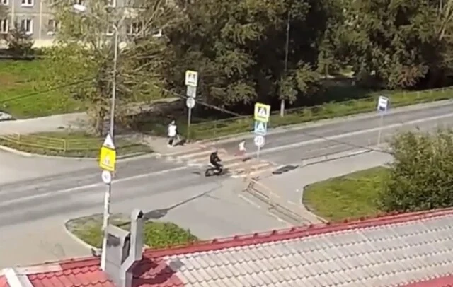  15-летний подросток на питбайке сбил ребенка на пешеходном переходе в Нижнем Тагиле