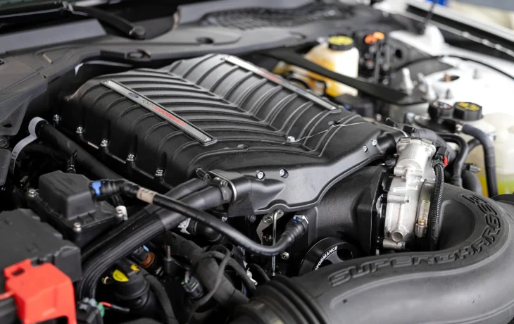 Для Ford F-150 и Mustang с атмосферным V8 готов заводской компрессорный апгрейд