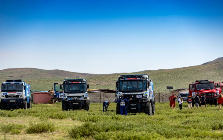 Тройной подиум КАМАЗа и худший результат МАЗа за шесть лет. Итоги «Шелкового пути-2025»