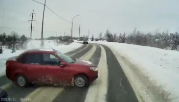  &laquo;Не справилась с управлением&raquo;: &laquo;Гранту&raquo; вынесло под встречную фуру под Нижним Новгородом