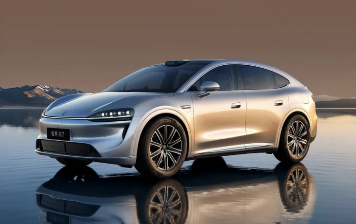 Купеобразный кроссовер Luxeed R7 от Chery и Huawei получил новый салон, скоро в продаже