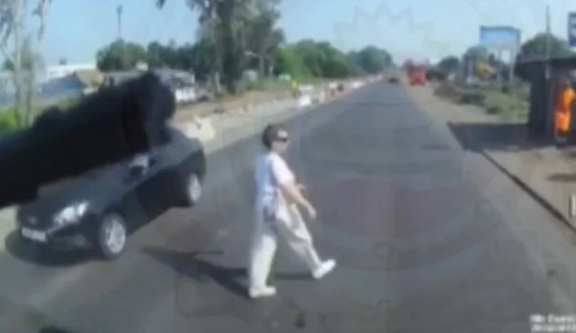  «Переходила дорогу в неположенном месте и не смотрела по сторонам»: женщина попала под колеса Ка