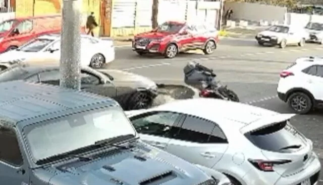  «Не включил поворотник и не посмотрел в зеркала»: автомобиль и мотоцикл столкнулись на улице Сев