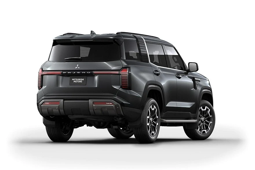 Новый Mitsubishi Pajero для Таиланда, среднее исполнение GSR