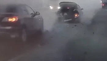  &laquo;Не заметил из-за выхлопных газов&raquo;: два автомобиля столкнулись в Красноярске