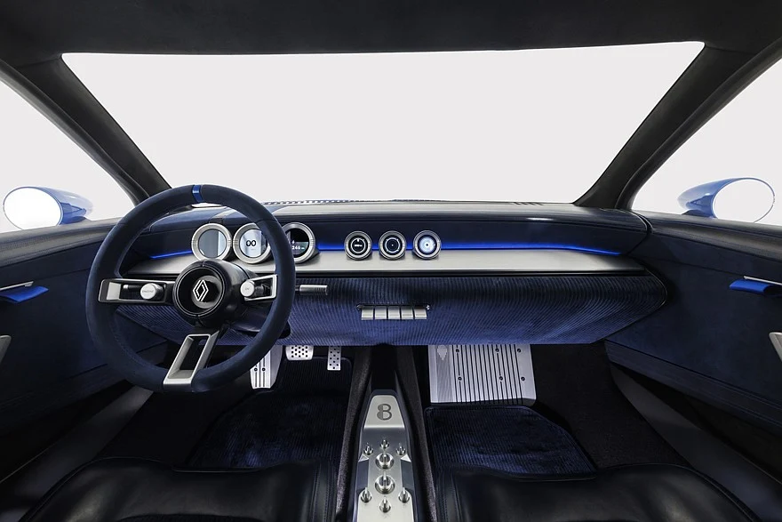 На фото: салон концепта Renault 8 Gordini