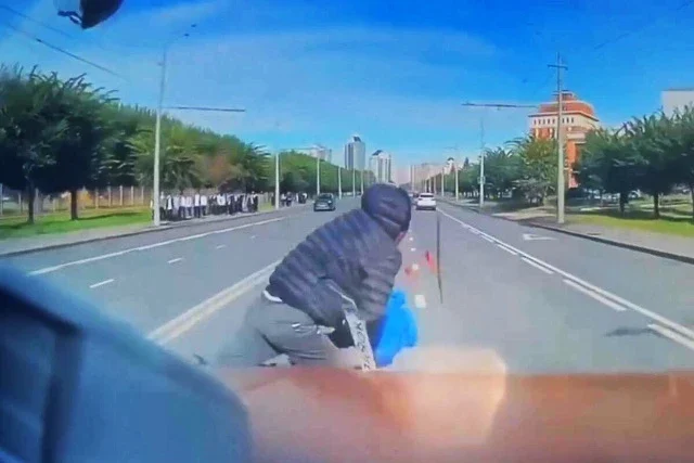  Автомобиль сбил мужчину на электровелосипеде на Оренбургском тракте в Казани