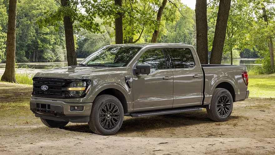 На фото: посвежевший пикап Ford F-150 XLT